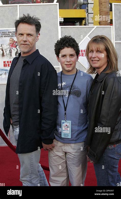 bruce greenwood wife and kids.